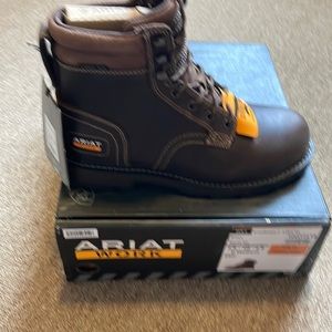 NEW Ariat work boots size 7.5.